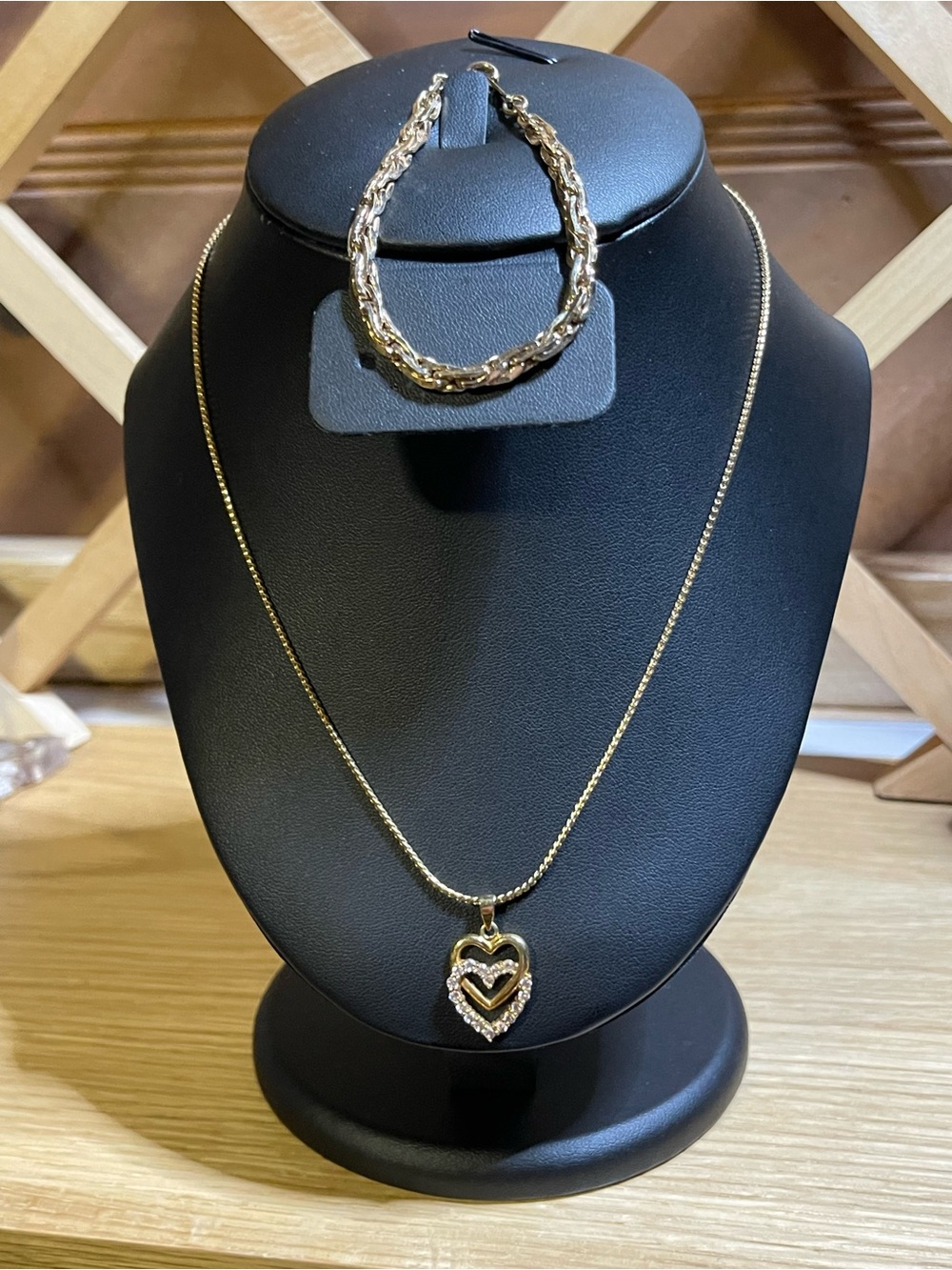NWOT Vintage Signed Avon 2Pc / Openwork Double -Heart Necklace & Link Bracelet